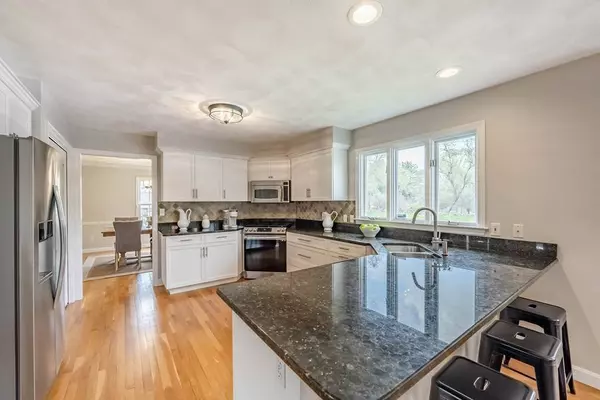 10 Devonshire Pl, Andover, MA 01810