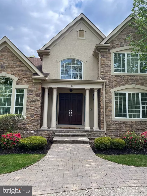 8 WOODGLEN LN, Voorhees, NJ 08043