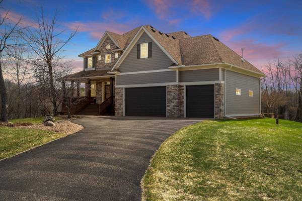 9179 Amber DR, Lakeville, MN 55044