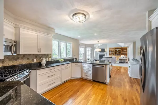 10 Devonshire Pl, Andover, MA 01810