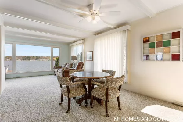 1425 S Shore Drive, Holland, MI 49423