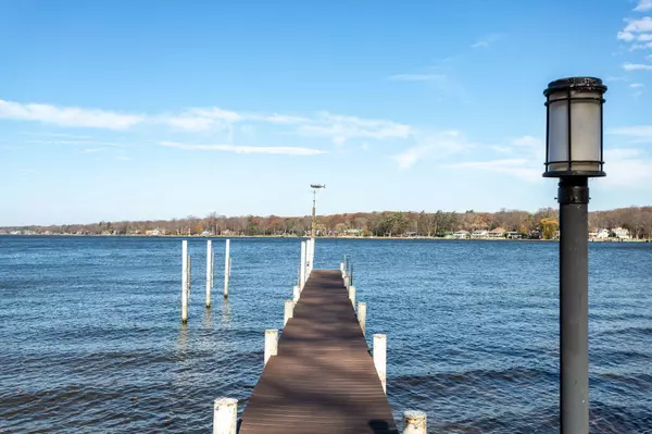 1425 S Shore Drive, Holland, MI 49423