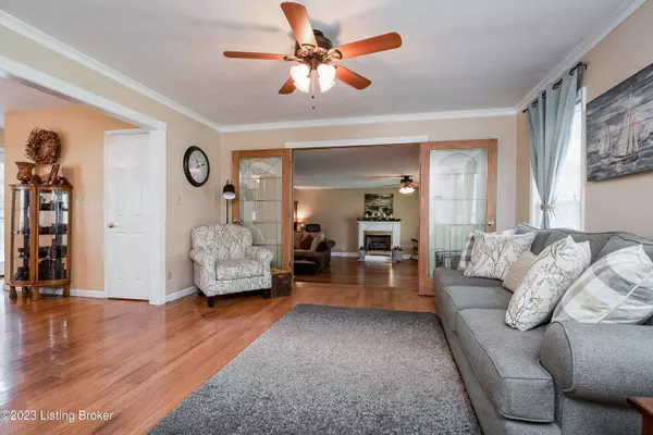 9110 Virginia Heights, Sellersburg, IN 47172