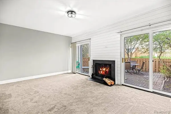 1812 BRENTWOOD Drive, Troy, MI 48098