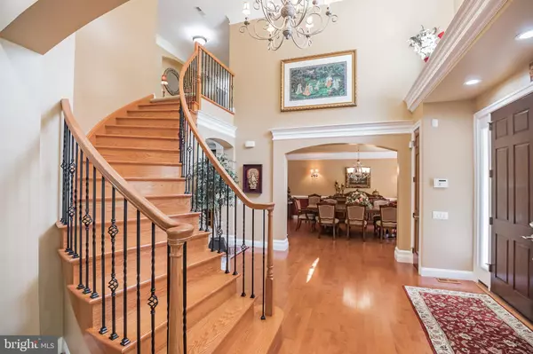 8 WOODGLEN LN, Voorhees, NJ 08043