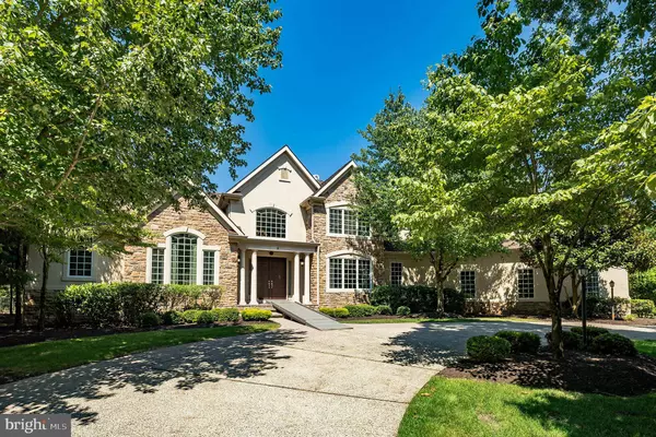 8 WOODGLEN LN, Voorhees, NJ 08043