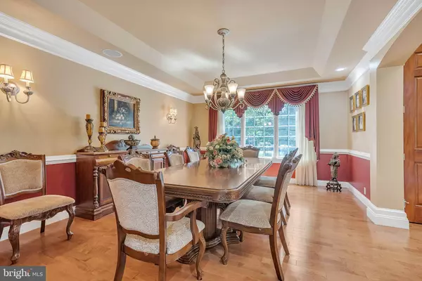 8 WOODGLEN LN, Voorhees, NJ 08043