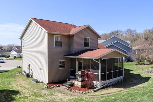 430 Waterview LN NW, Rochester, MN 55901