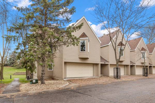 1171 Rose LN, New Brighton, MN 55112