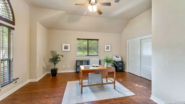 907 Riley Ln, San Antonio, TX 78260-4314