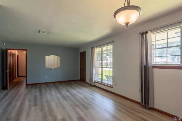 8250 GLADEWOOD DR, Baton Rouge, LA 70806