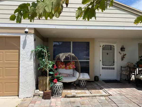 8275 Cedar Hollow LN, Boca Raton, FL 33433