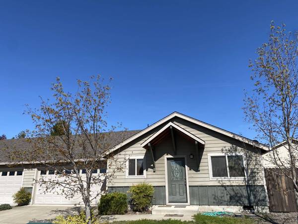 7518 Larkfield Ln, White City, OR 97503