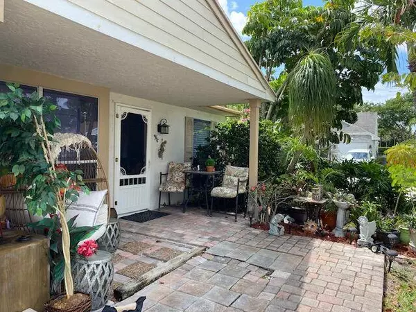 8275 Cedar Hollow LN, Boca Raton, FL 33433