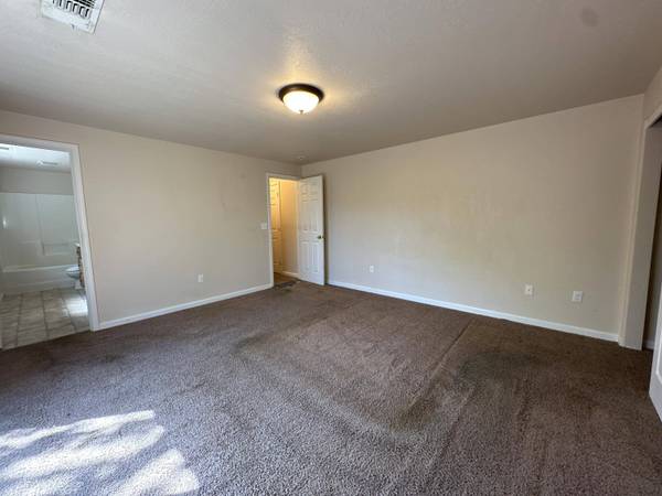 7518 Larkfield Ln, White City, OR 97503