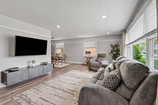 4144 Custer Avenue, Brookfield, IL 60513