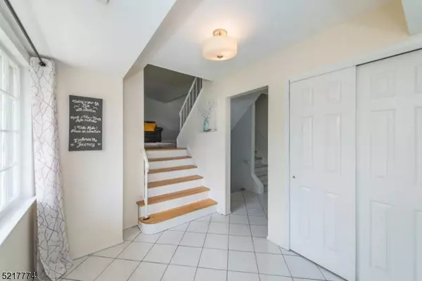 172 Abbe Ln, Clifton City, NJ 07013