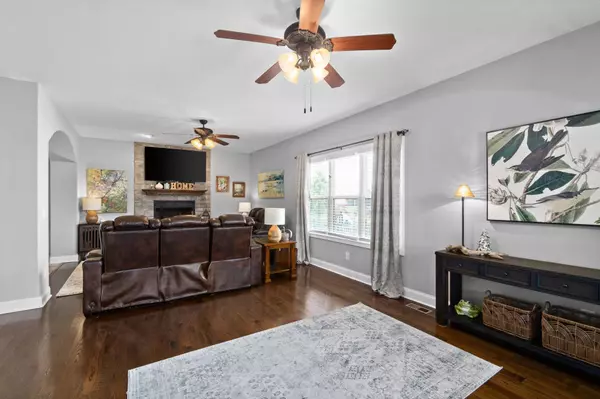 1133 N Ja Tate Dr, Clarksville, TN 37043