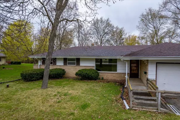 12222 W Belmar Dr, Franklin, WI 53132