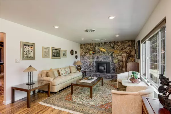 5200 Pondorex RD, Auburn, CA 95602