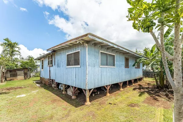 953 Akaaka St, Makawao, HI 96768