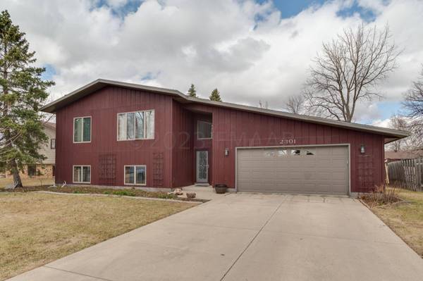 2301 27 Avenue S, Fargo, ND 58103