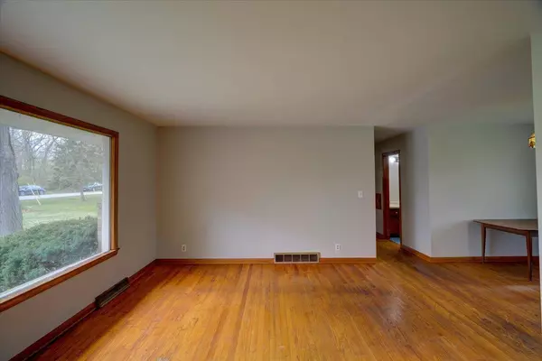 12222 W Belmar Dr, Franklin, WI 53132