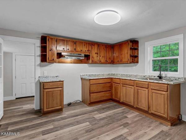 728 Old Point Pleasant Rd, Newport, TN 37821
