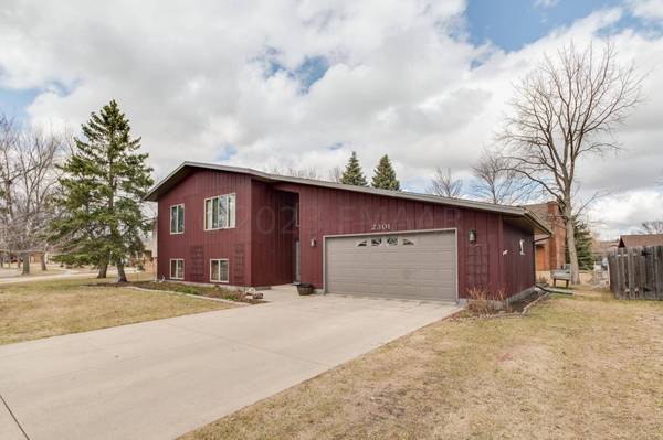 2301 27 Avenue S, Fargo, ND 58103