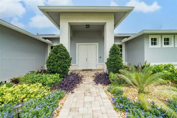 538 SW Kabot Ave, Port St. Lucie, FL 34953