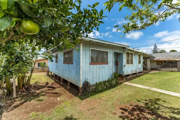 953 Akaaka St, Makawao, HI 96768