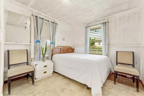 953 Akaaka St, Makawao, HI 96768