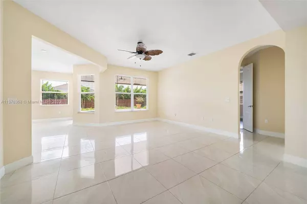 538 SW Kabot Ave, Port St. Lucie, FL 34953