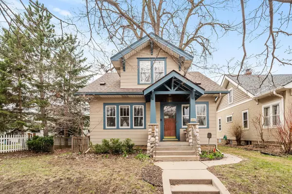 465 Warwick ST, Saint Paul, MN 55105