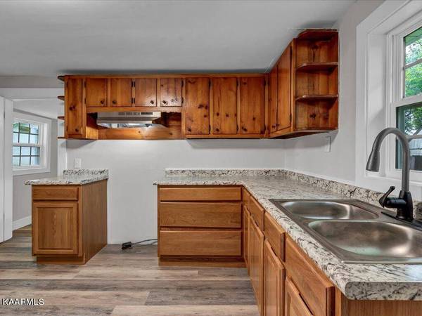 728 Old Point Pleasant Rd, Newport, TN 37821