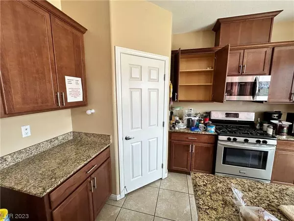 5632 Akula Bay Street, North Las Vegas, NV 89081