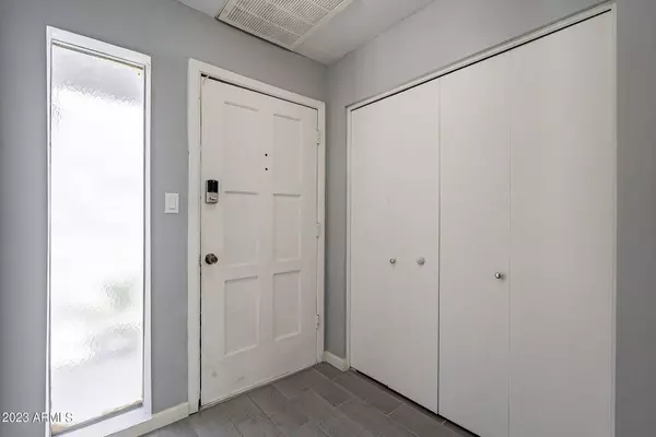 8584 E INDIAN SCHOOL Road #E, Scottsdale, AZ 85251