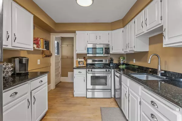 465 Warwick ST, Saint Paul, MN 55105