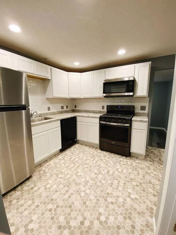 941 Greenbrier ST, Saint Paul, MN 55106