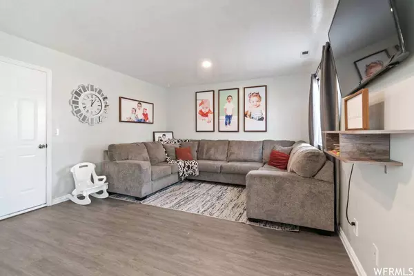 467 E LINDY WAY N, Tooele, UT 84074