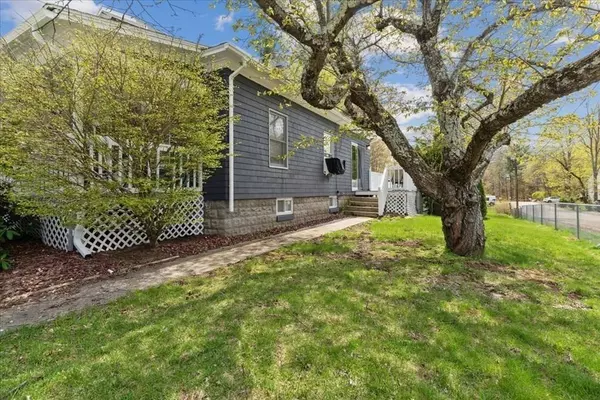 19 Berry St, Derry, NH 03038