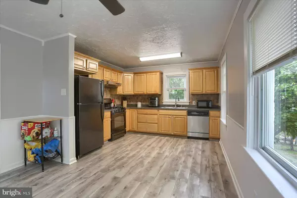 8160 CHAMBERS HILL RD, Harrisburg, PA 17111