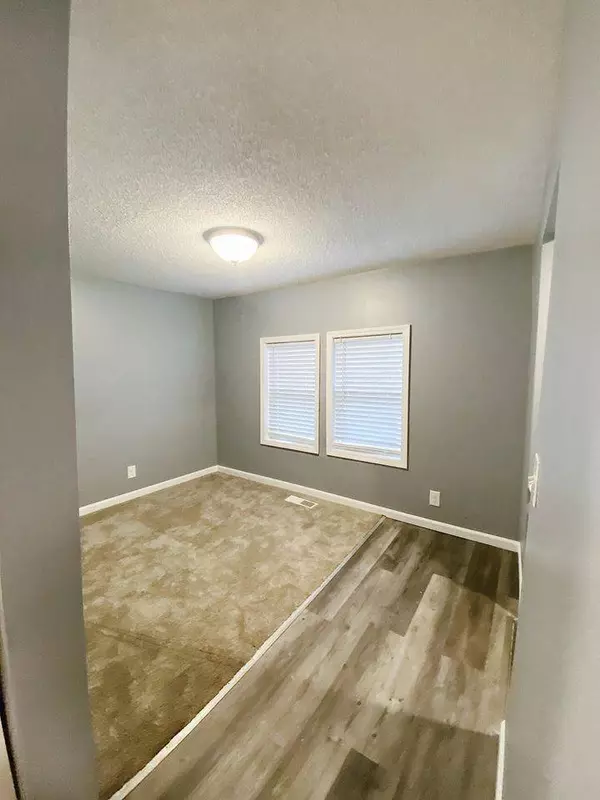 941 Greenbrier ST, Saint Paul, MN 55106