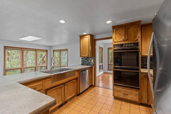 1444 Summit Loop, Grants Pass, OR 97527