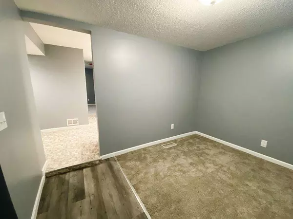 941 Greenbrier ST, Saint Paul, MN 55106