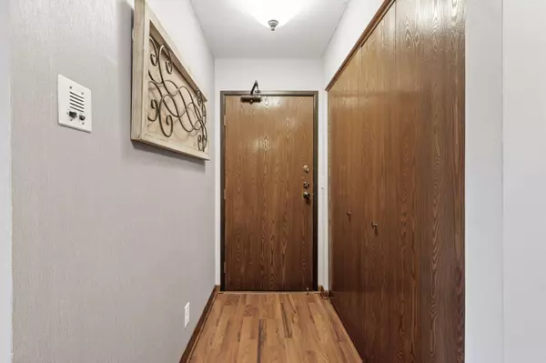 5607 Green Circle DR #223, Minnetonka, MN 55343