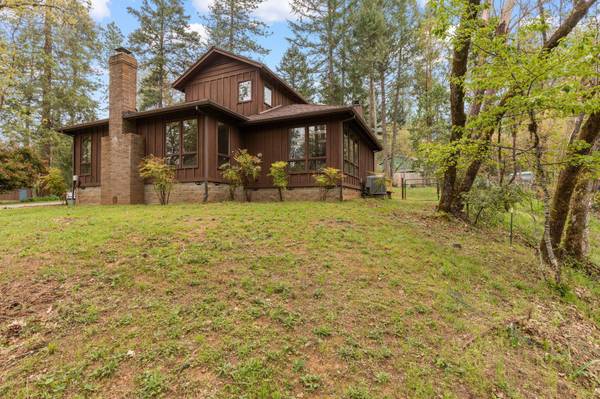 1444 Summit Loop, Grants Pass, OR 97527