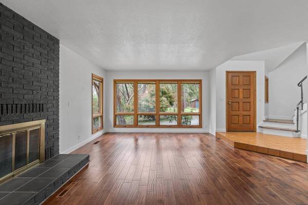 1444 Summit Loop, Grants Pass, OR 97527