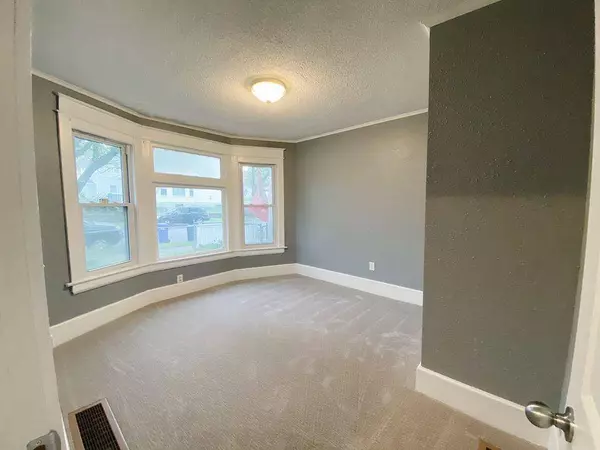 941 Greenbrier ST, Saint Paul, MN 55106