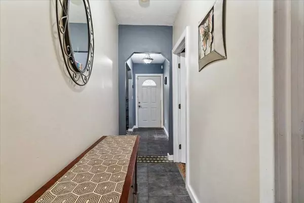 19 Berry St, Derry, NH 03038